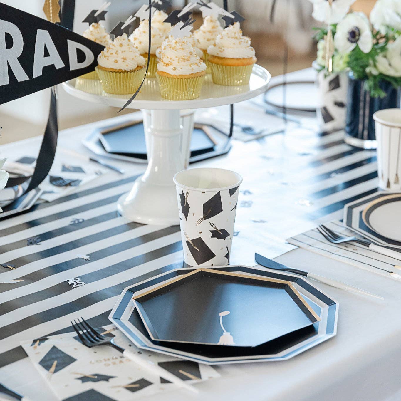 GRADUATION CAP SNACK PLATES