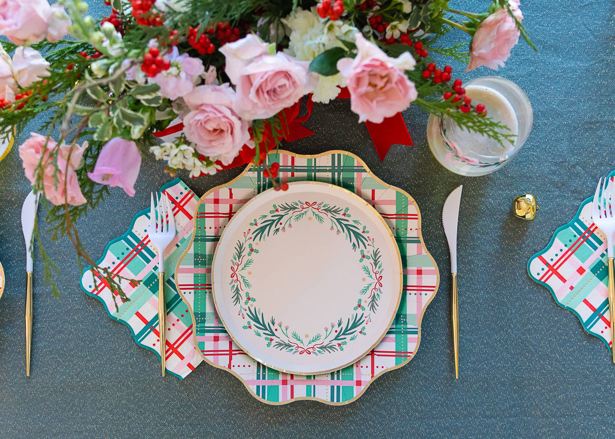 CHRISTMAS WREATH DESSERT PLATES