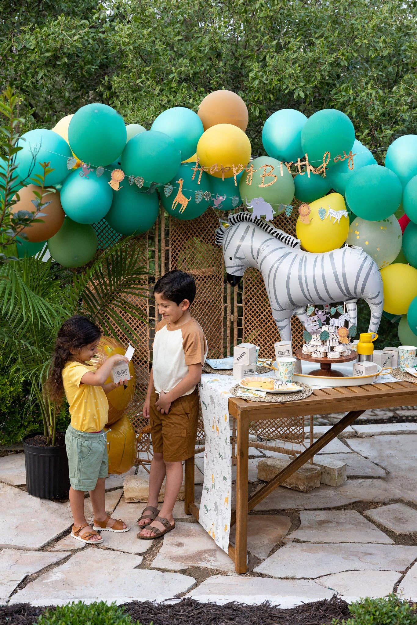 SAF907 -  Safari Cargo Box Treat Boxes