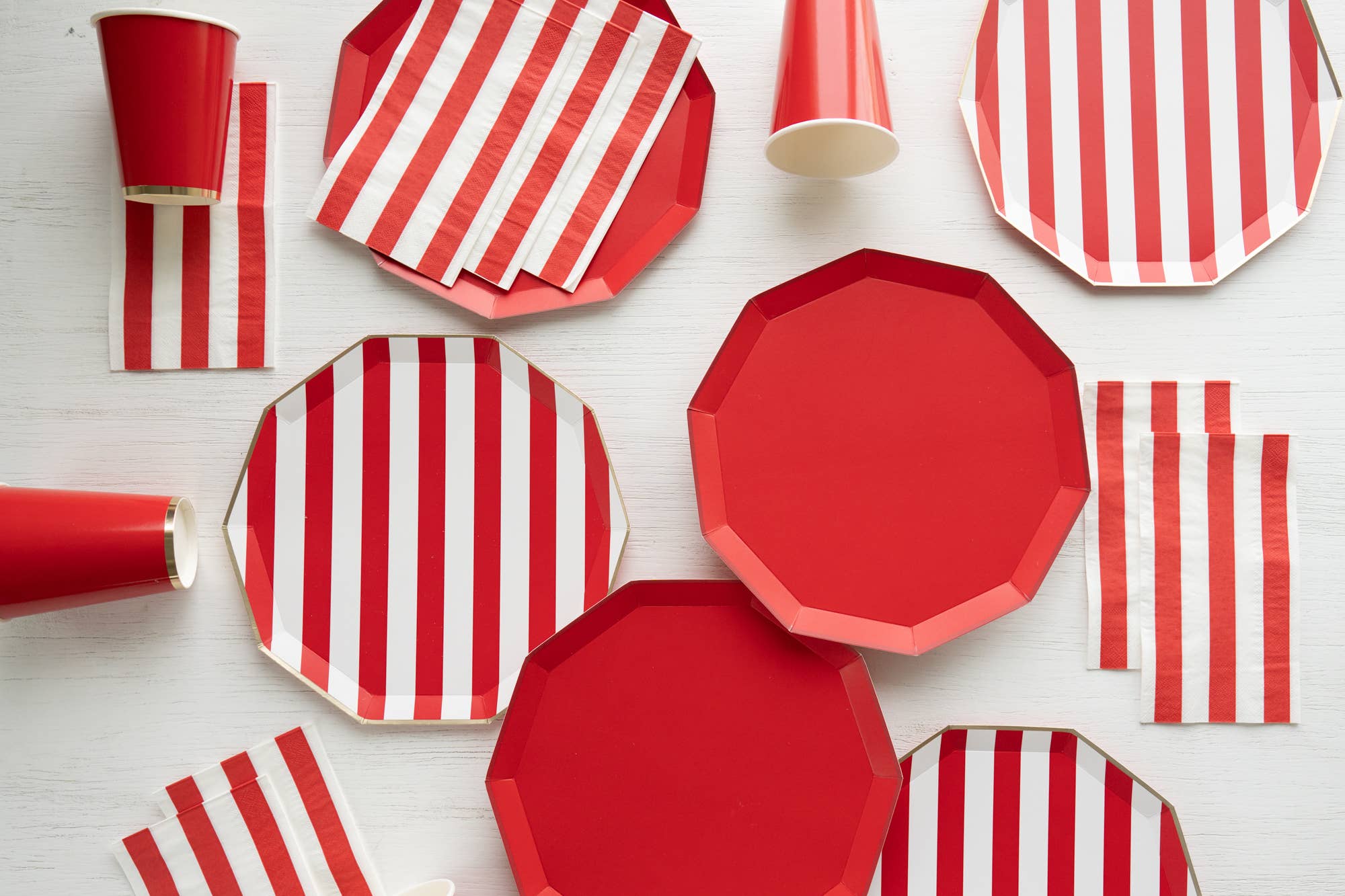CHERRY RED SIGNATURE CUPS