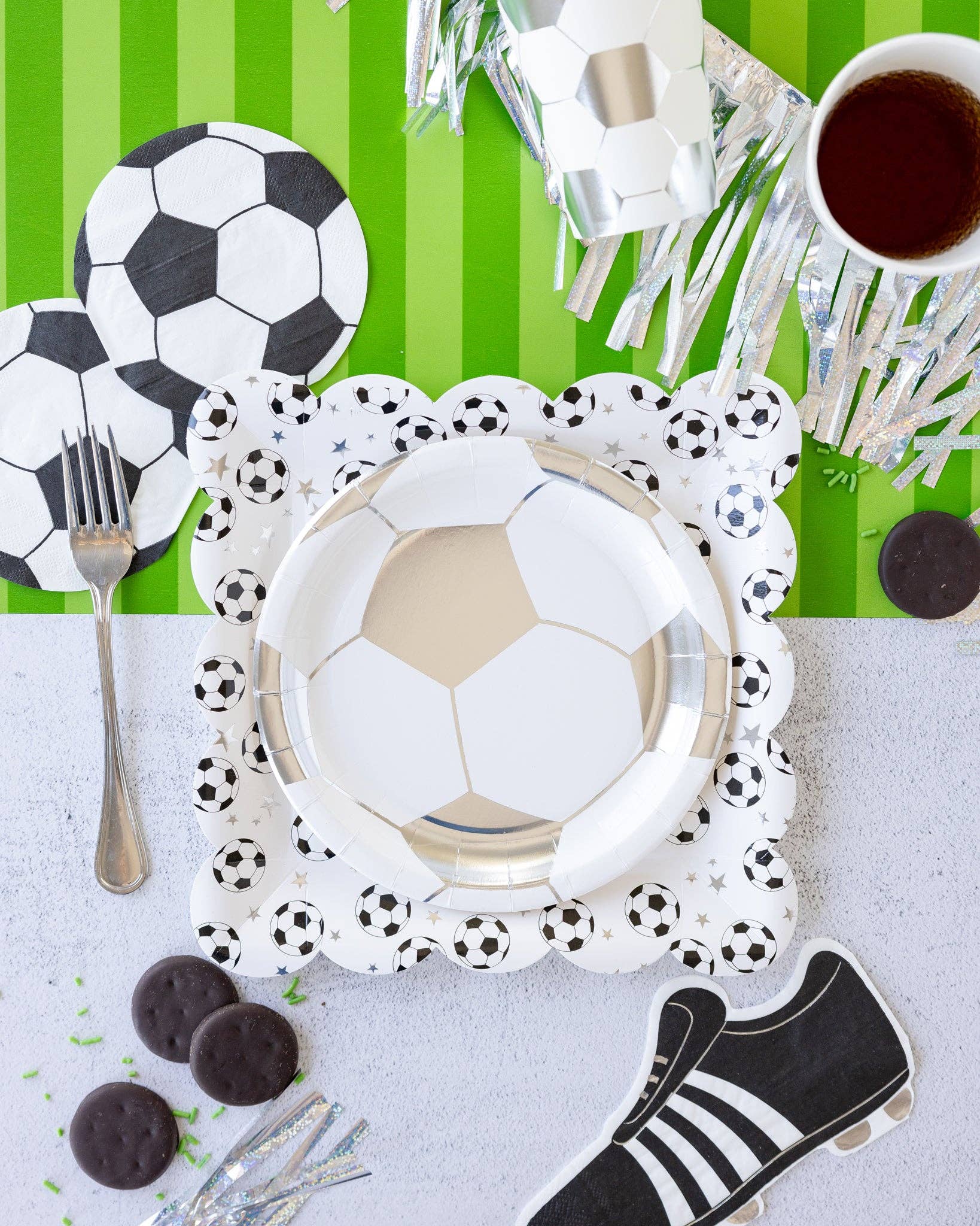 SOC1041 - Scattered Soccer Ball Paper Plate