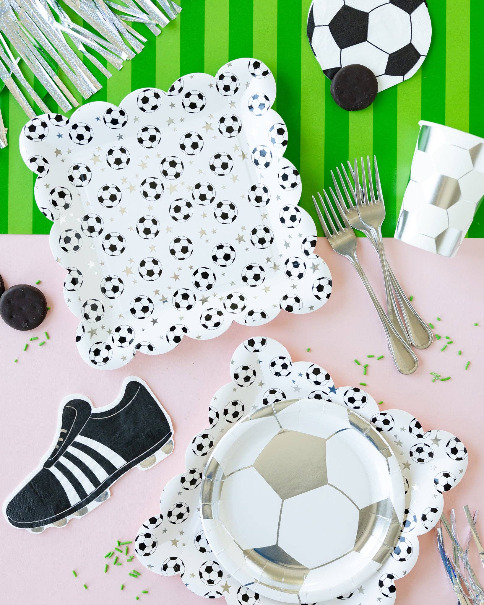 SOC1041 - Scattered Soccer Ball Paper Plate