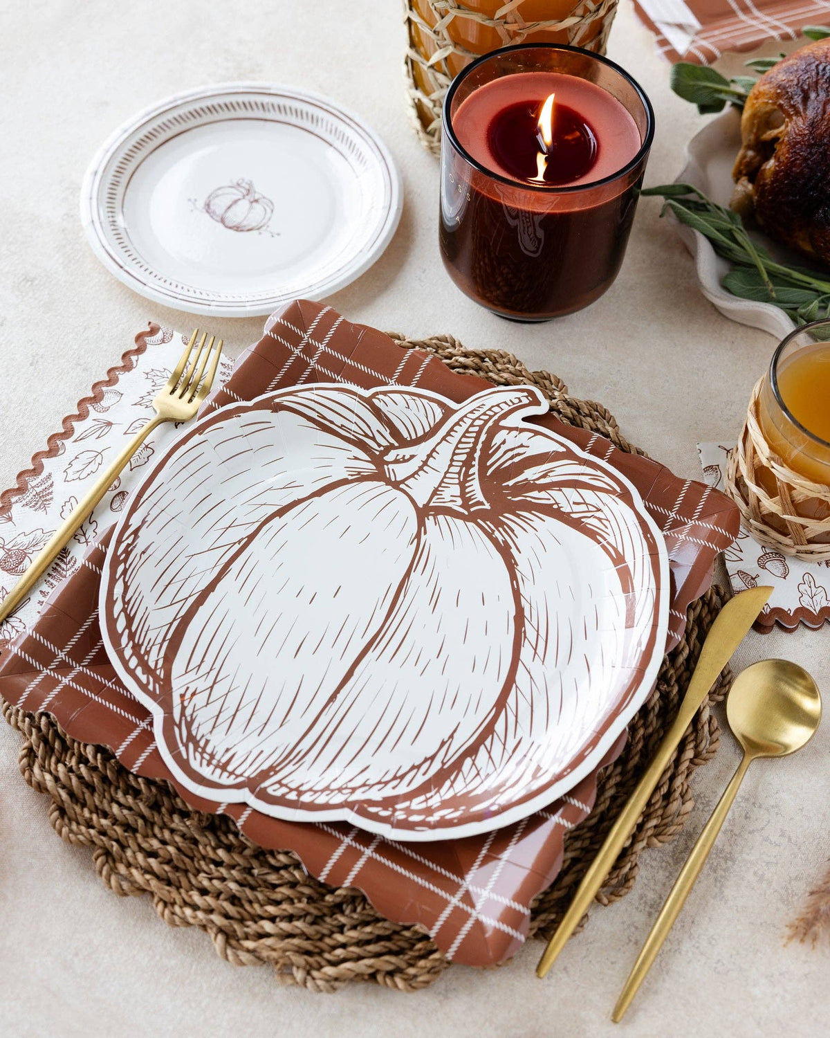 GTH1340 - Pumpkin Line Art Paper Plates