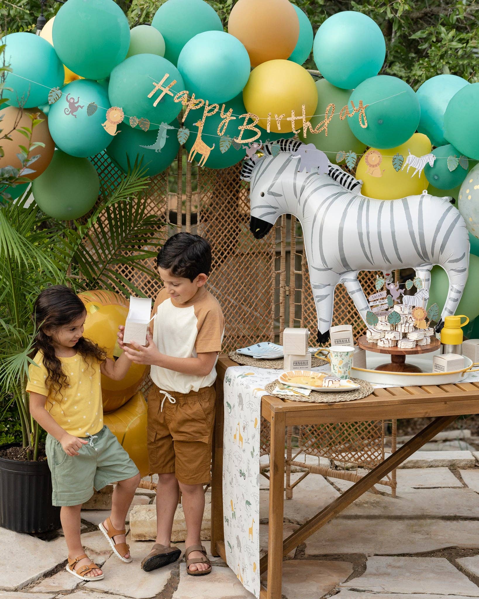 SAF907 -  Safari Cargo Box Treat Boxes