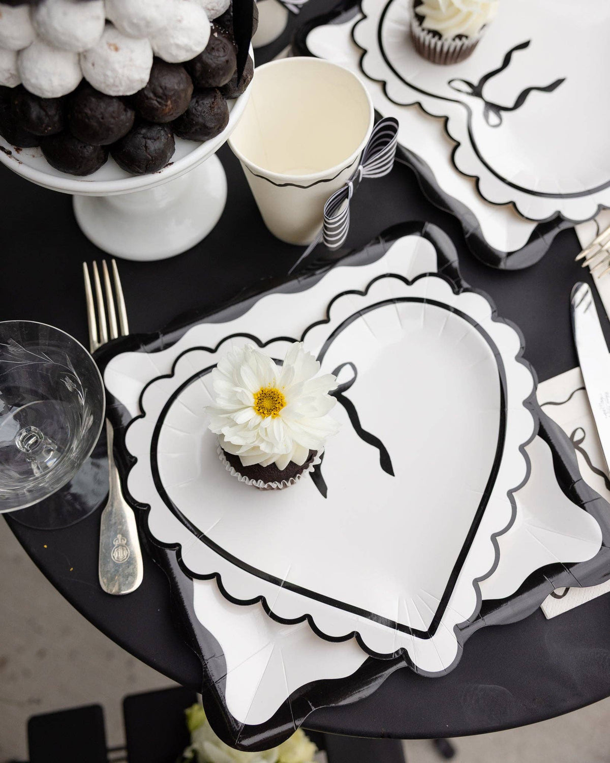 CLV1240 - Cream and Black Scalloped Heart Shaped Plate