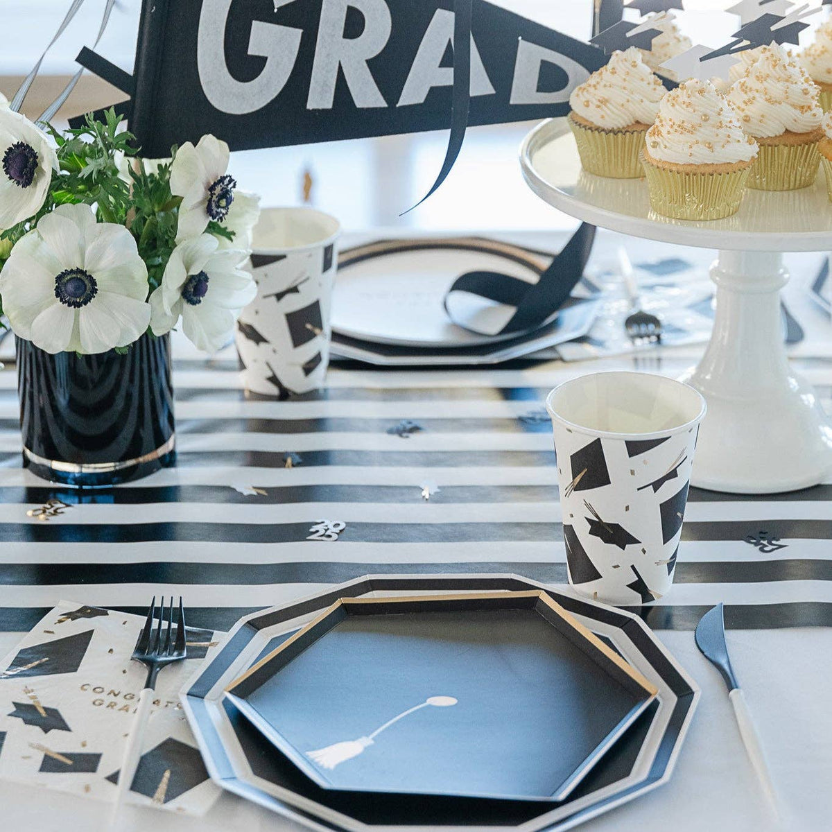 GRADUATION CAP SNACK PLATES